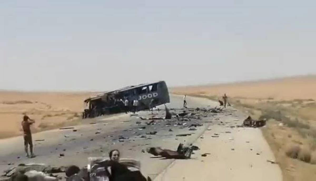 تصادم حافلتين يخلف عشرات القتلى والجرحى في السخنة بسوريا (فيديو)